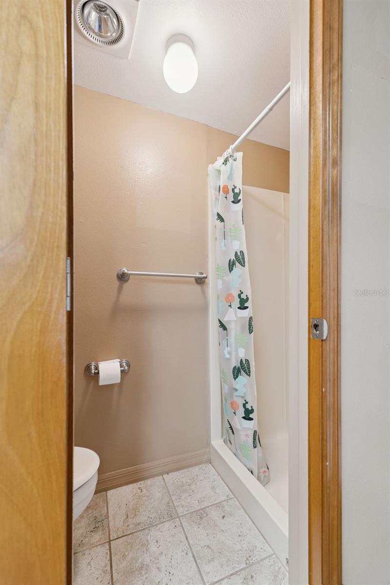 1041 COUNTRY LAKE CIR