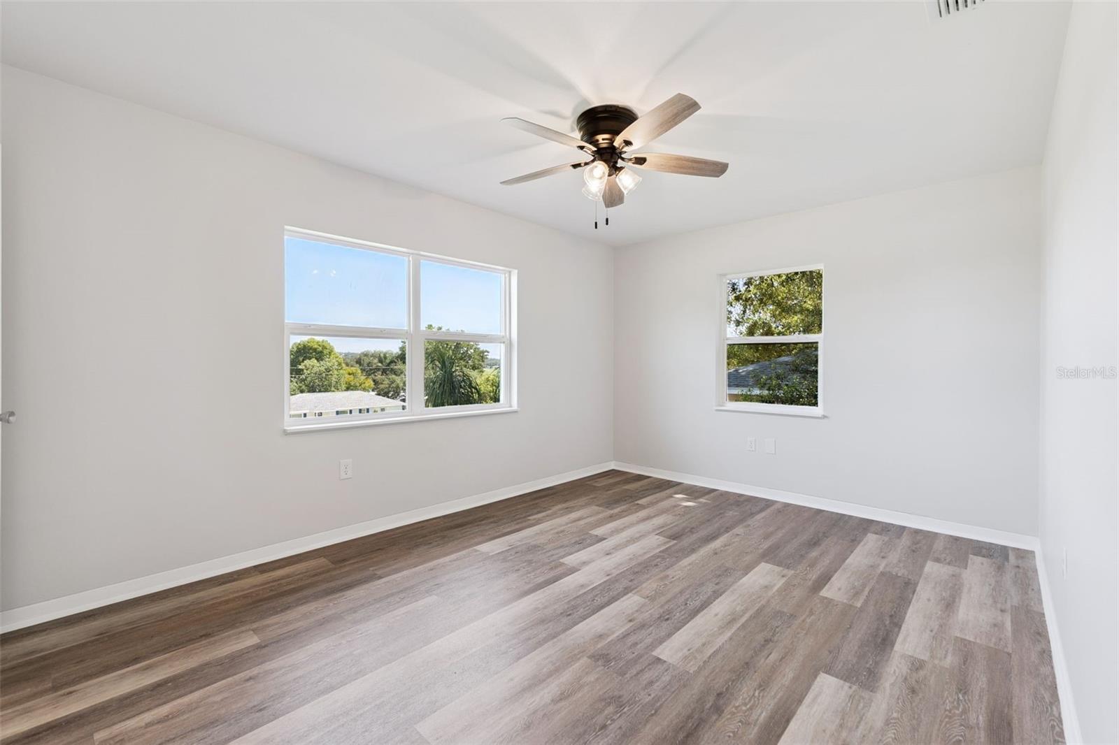 1024 SUNSET DR