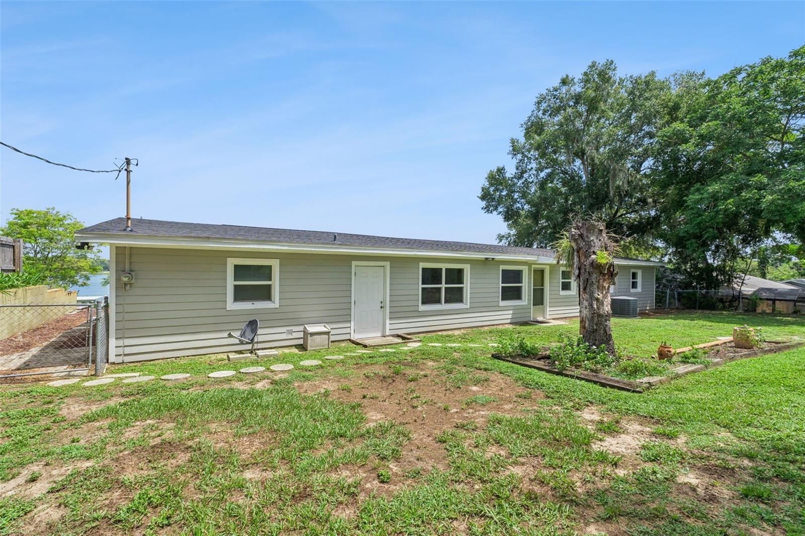 1024 SUNSET DR
