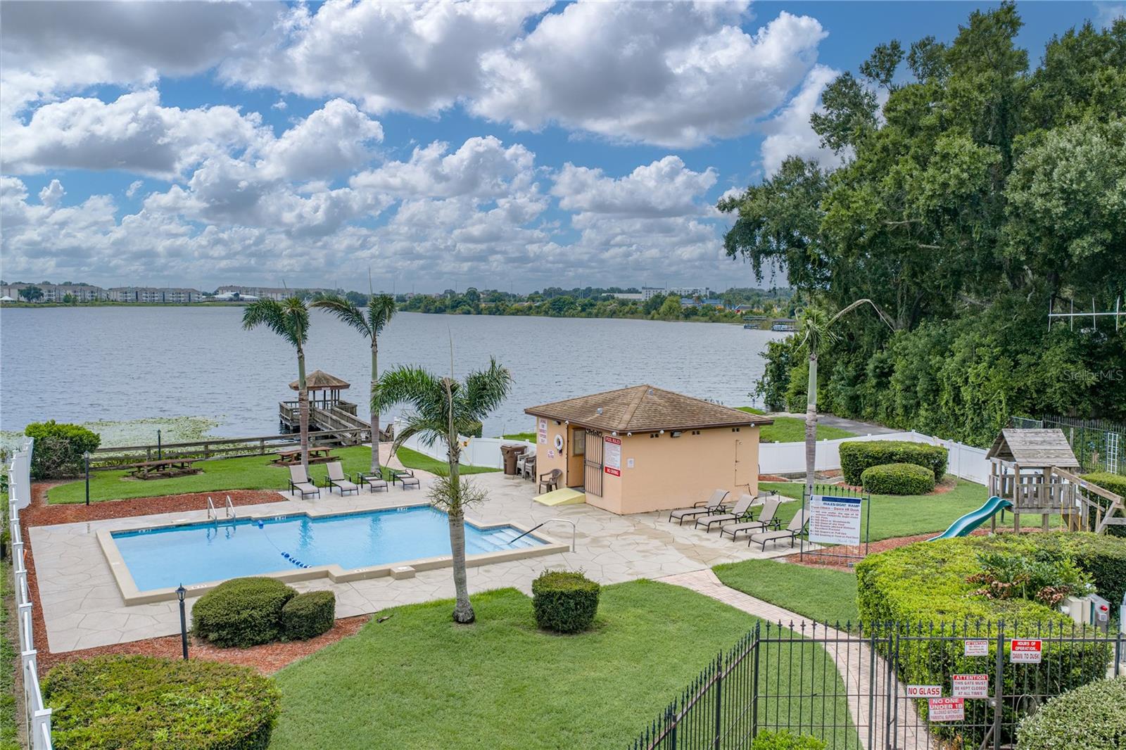 679 LAKE DEXTER CIR