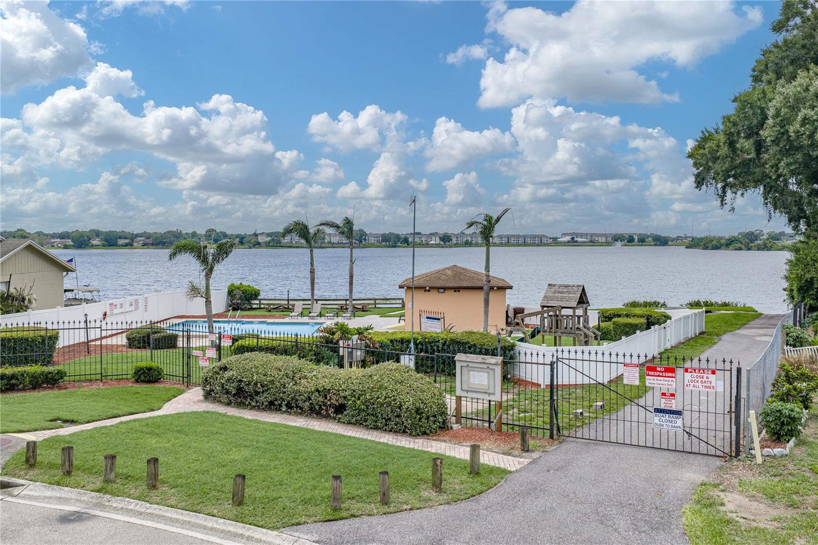 679 LAKE DEXTER CIR