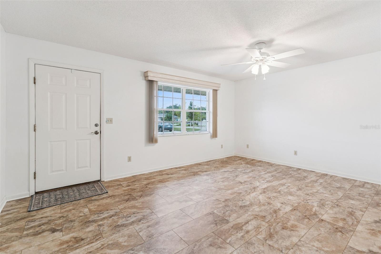 1433 THOUSAND ROSES AVE W