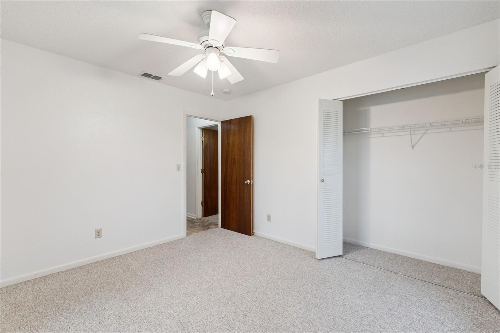 1433 THOUSAND ROSES AVE W