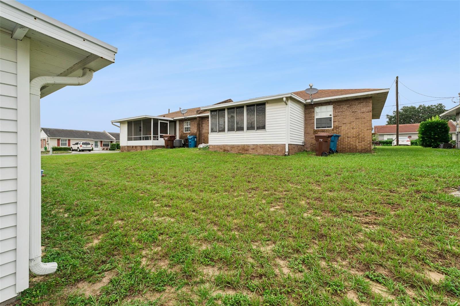 1433 THOUSAND ROSES AVE W