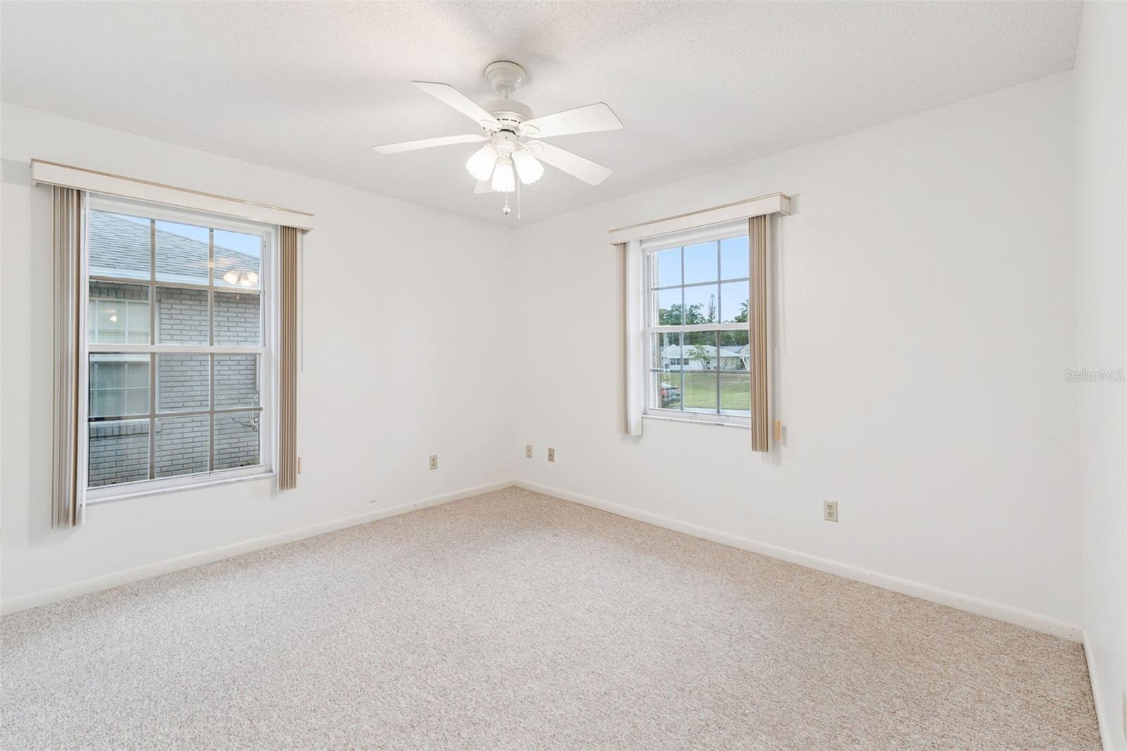 1433 THOUSAND ROSES AVE W