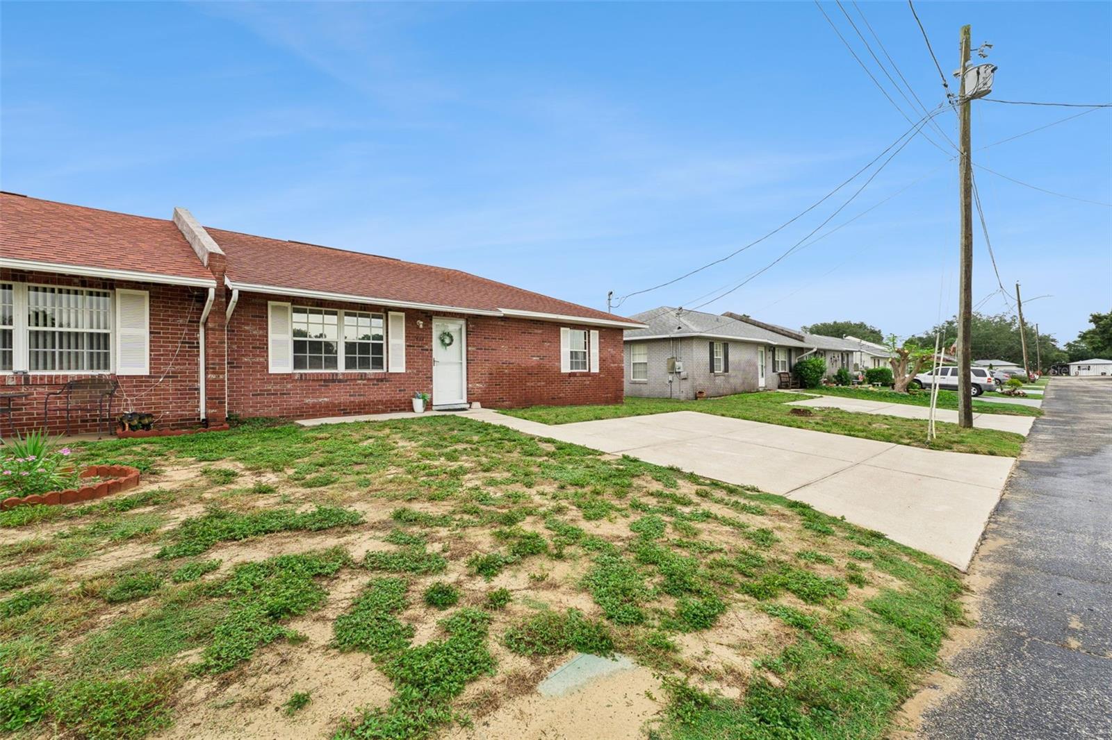 1433 THOUSAND ROSES AVE W