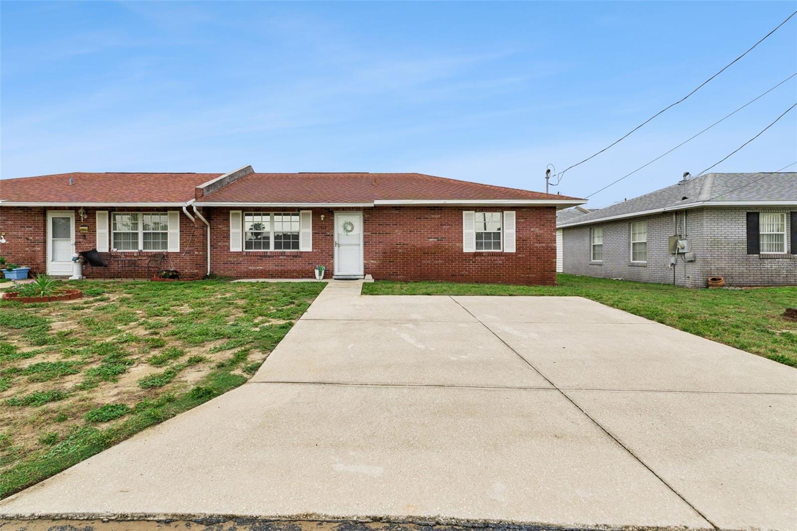 1433 THOUSAND ROSES AVE W