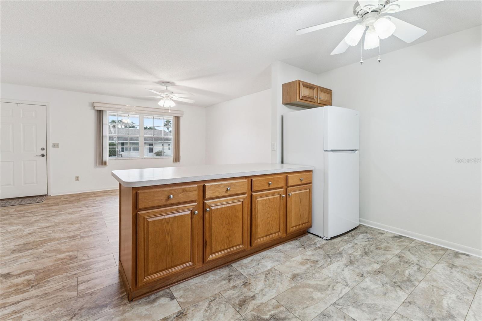 1433 THOUSAND ROSES AVE W