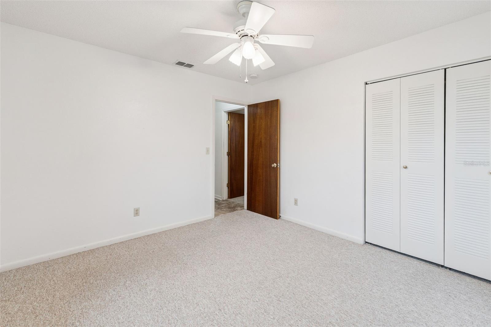 1433 THOUSAND ROSES AVE W