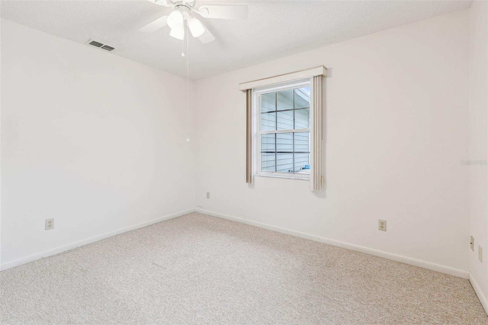 1433 THOUSAND ROSES AVE W