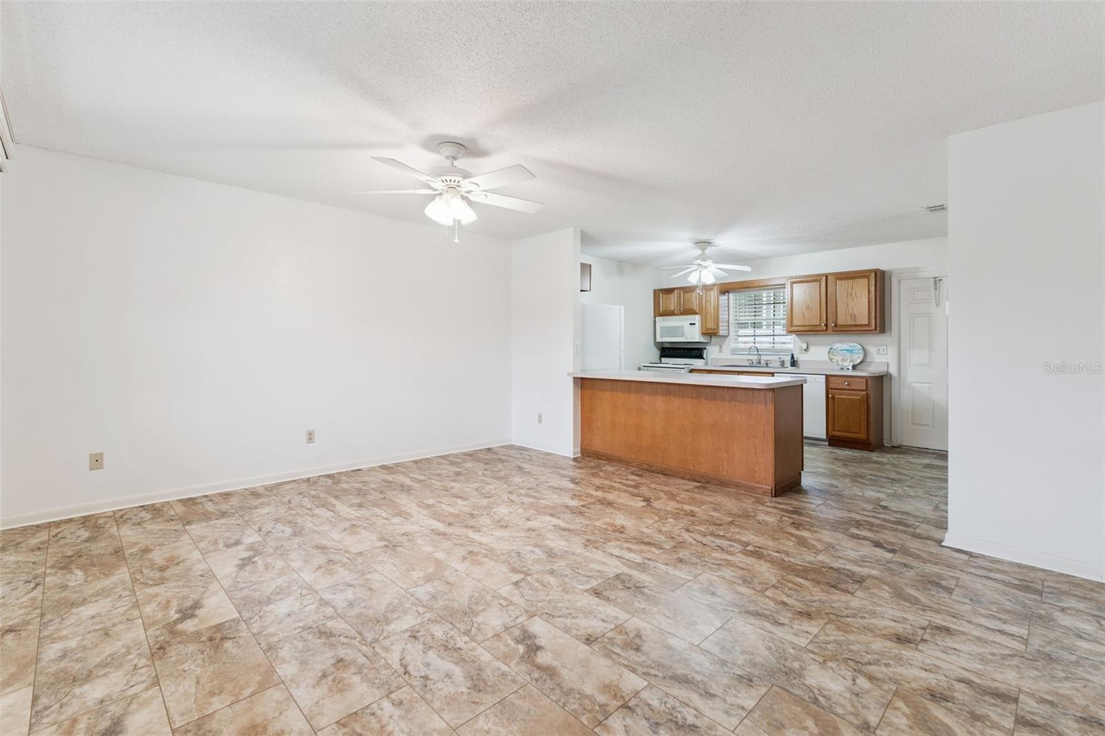 1433 THOUSAND ROSES AVE W