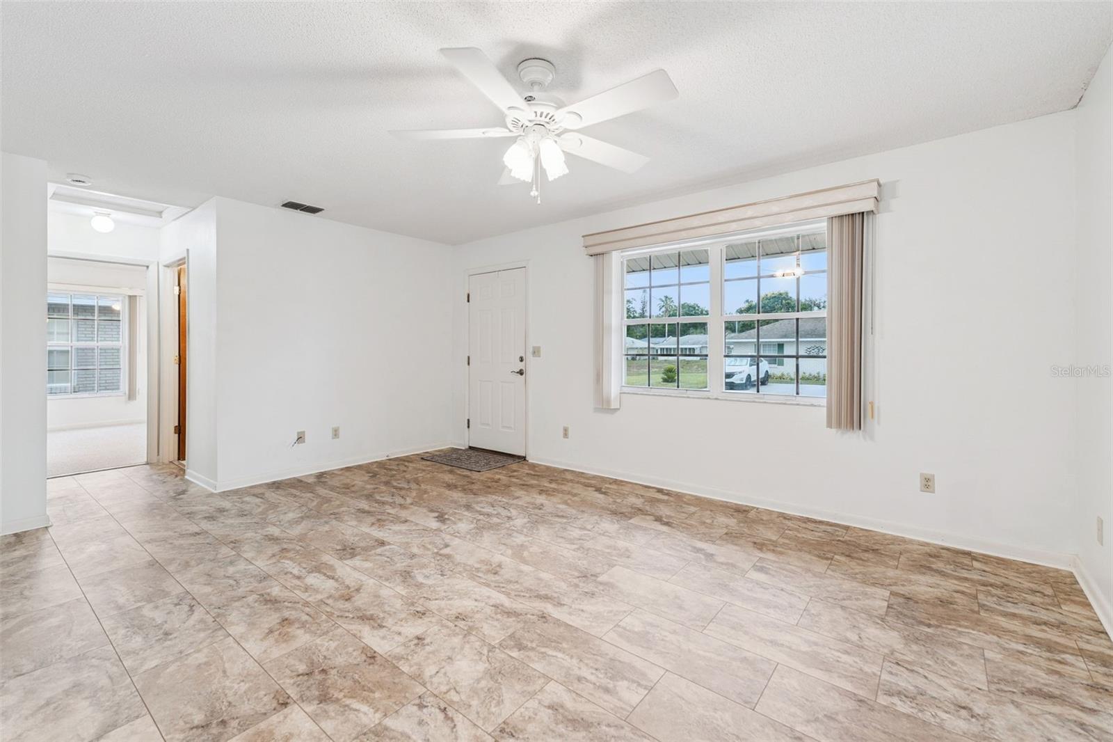 1433 THOUSAND ROSES AVE W