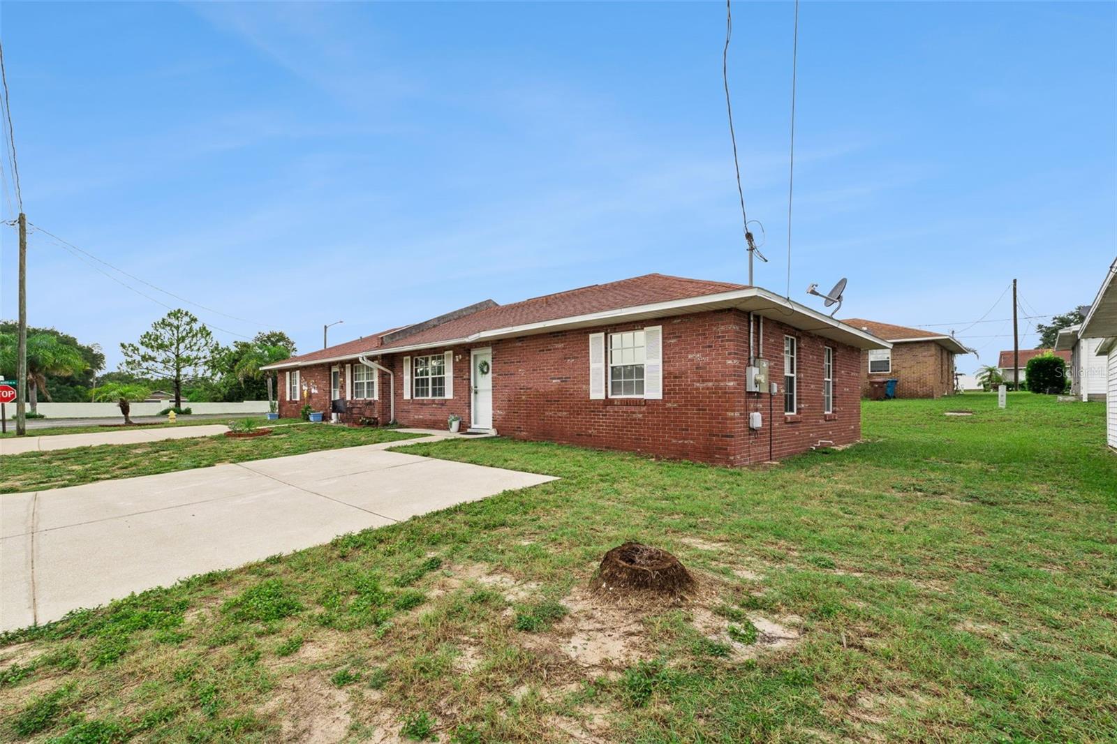 1433 THOUSAND ROSES AVE W