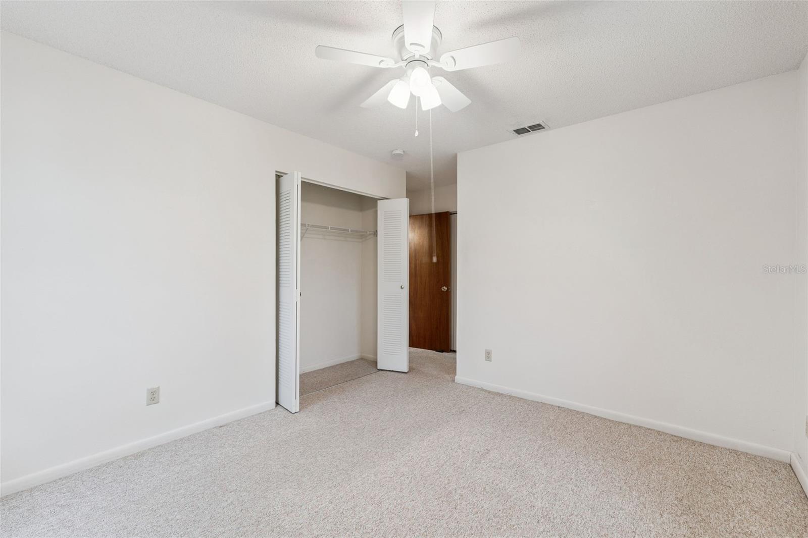 1433 THOUSAND ROSES AVE W