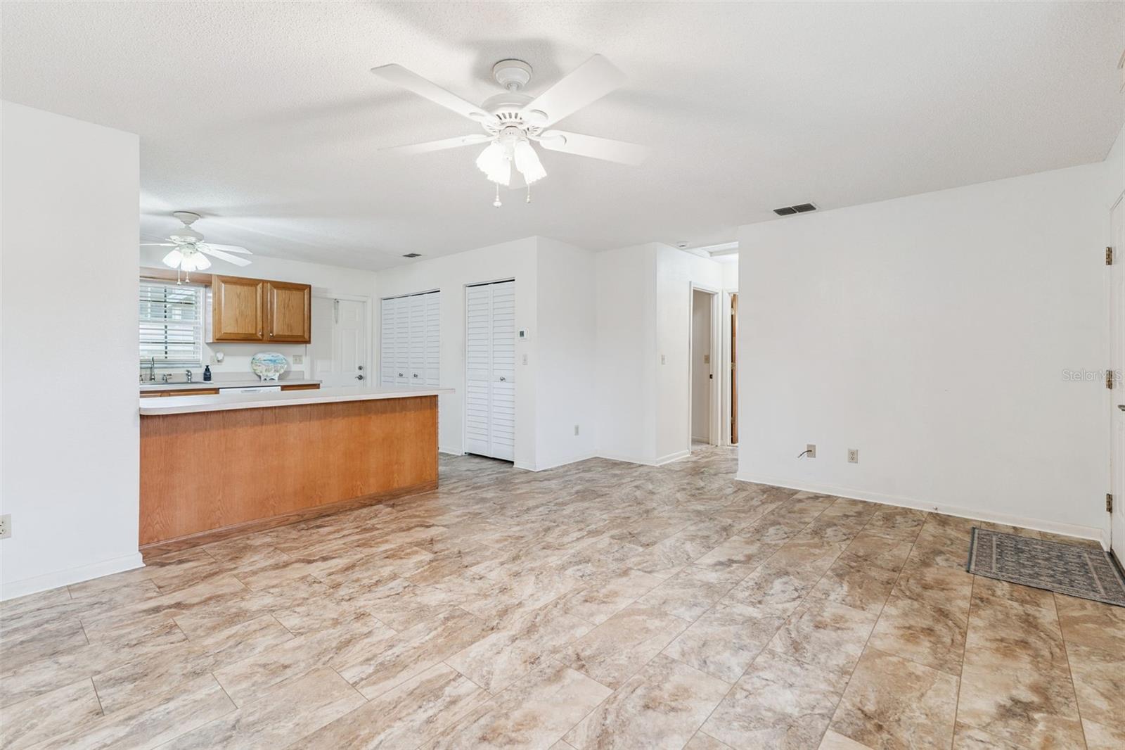 1433 THOUSAND ROSES AVE W