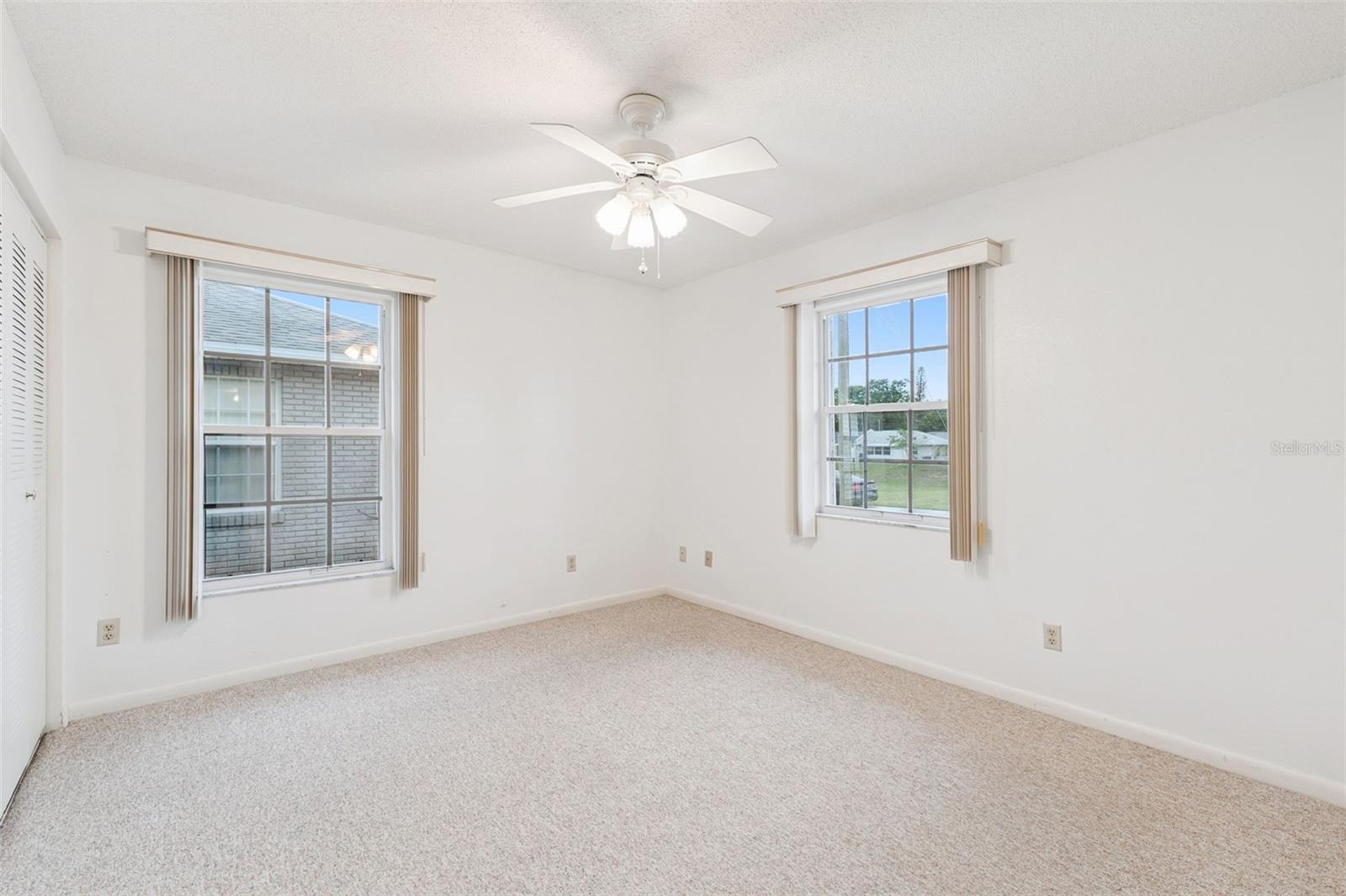 1433 THOUSAND ROSES AVE W