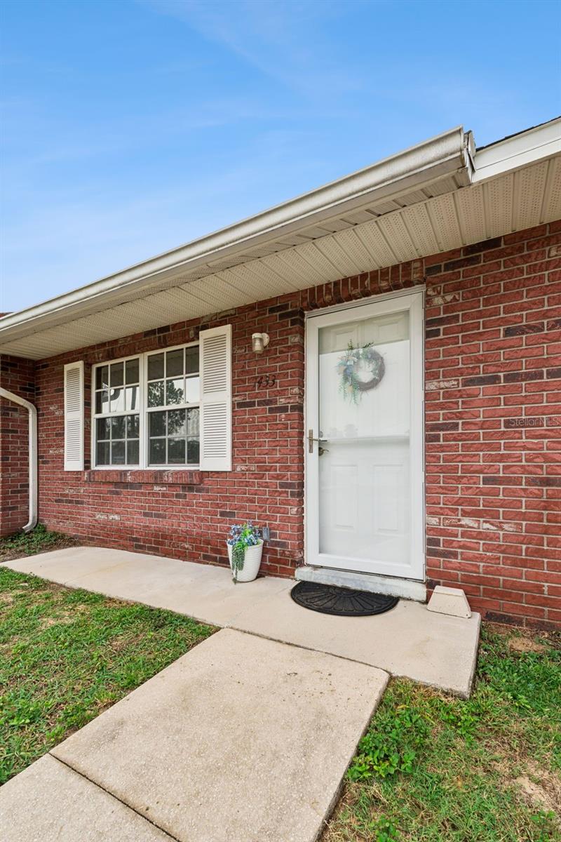 1433 THOUSAND ROSES AVE W