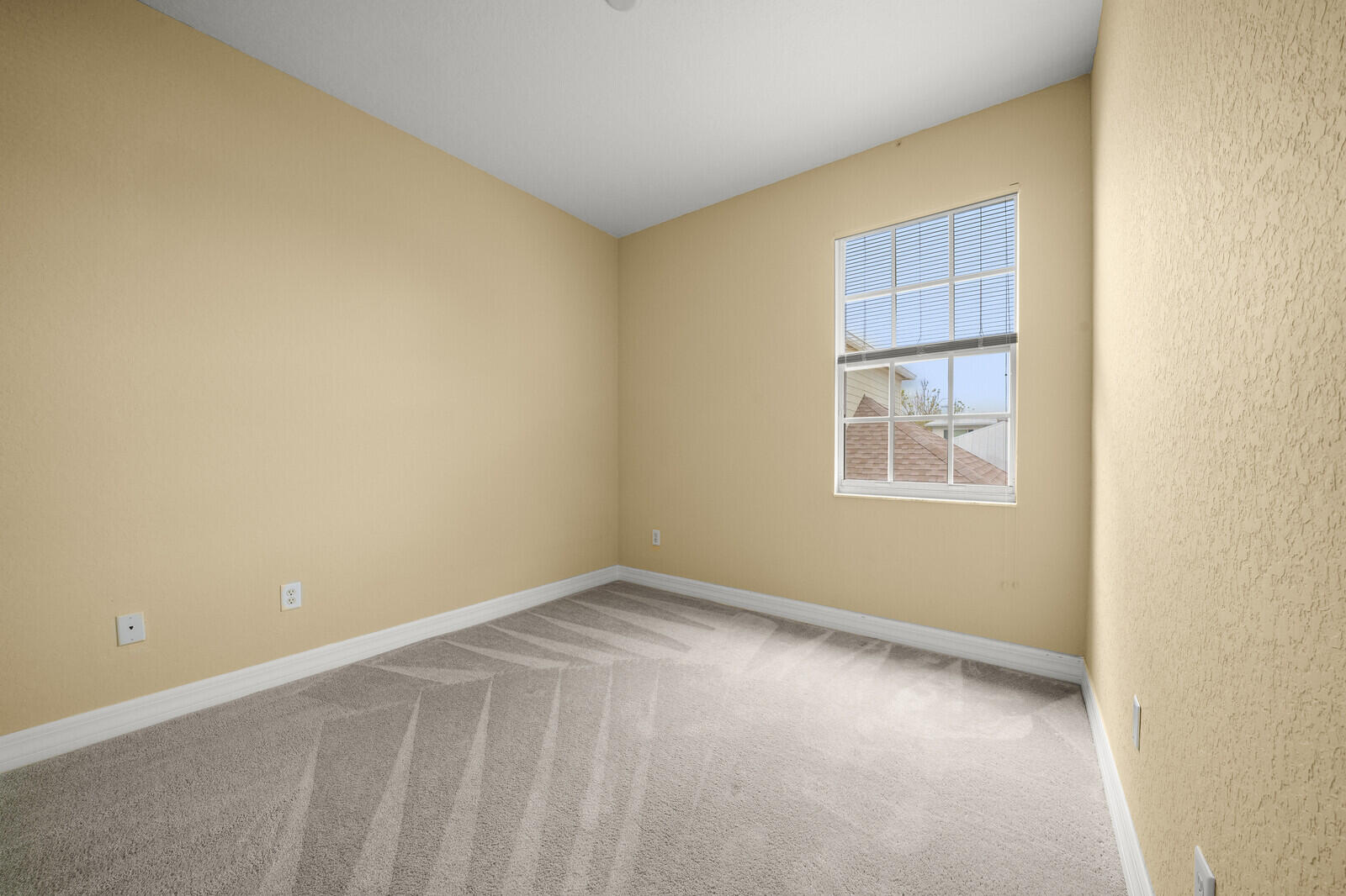 174 W Thatch Palm Circle