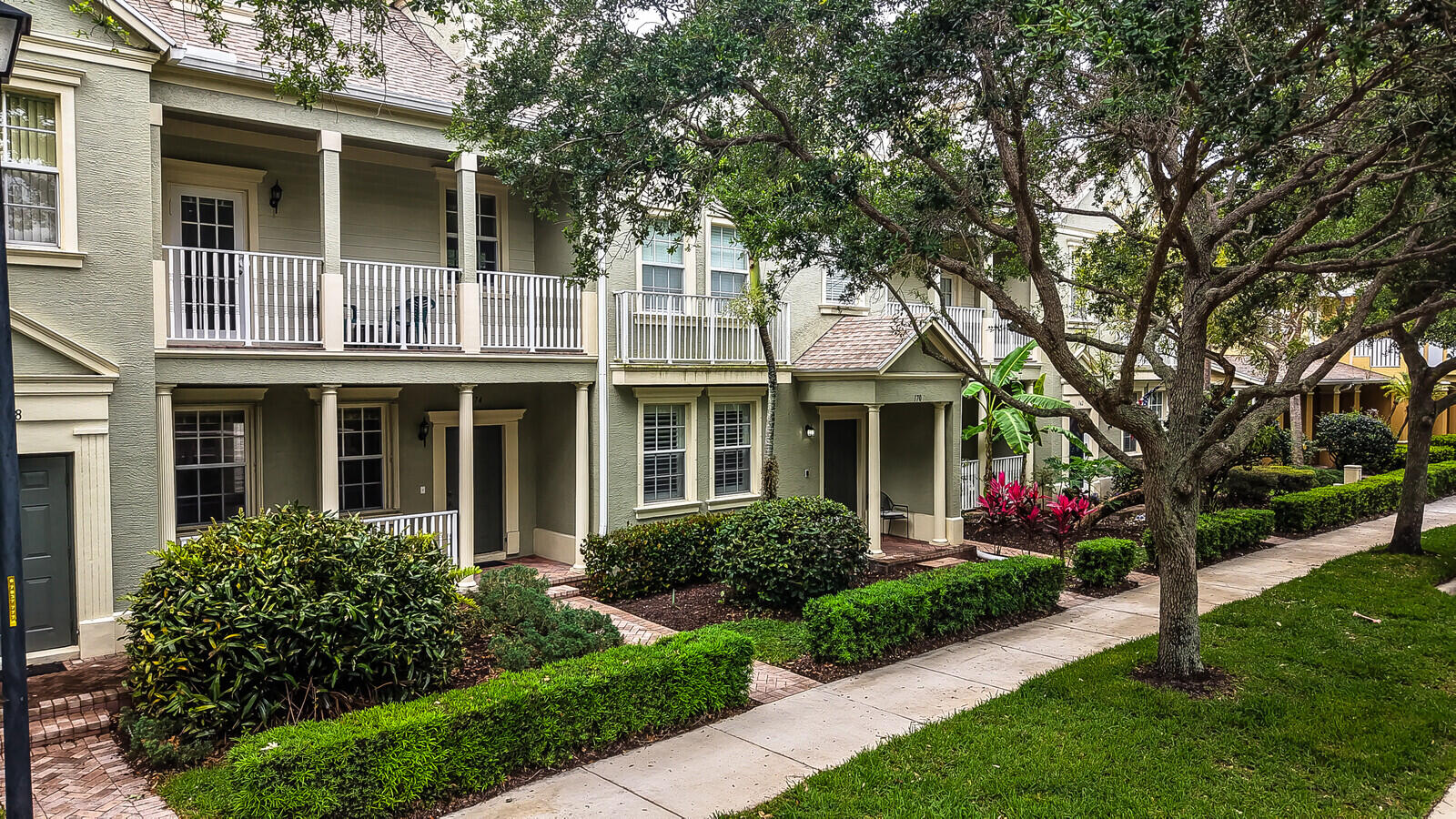 174 W Thatch Palm Circle
