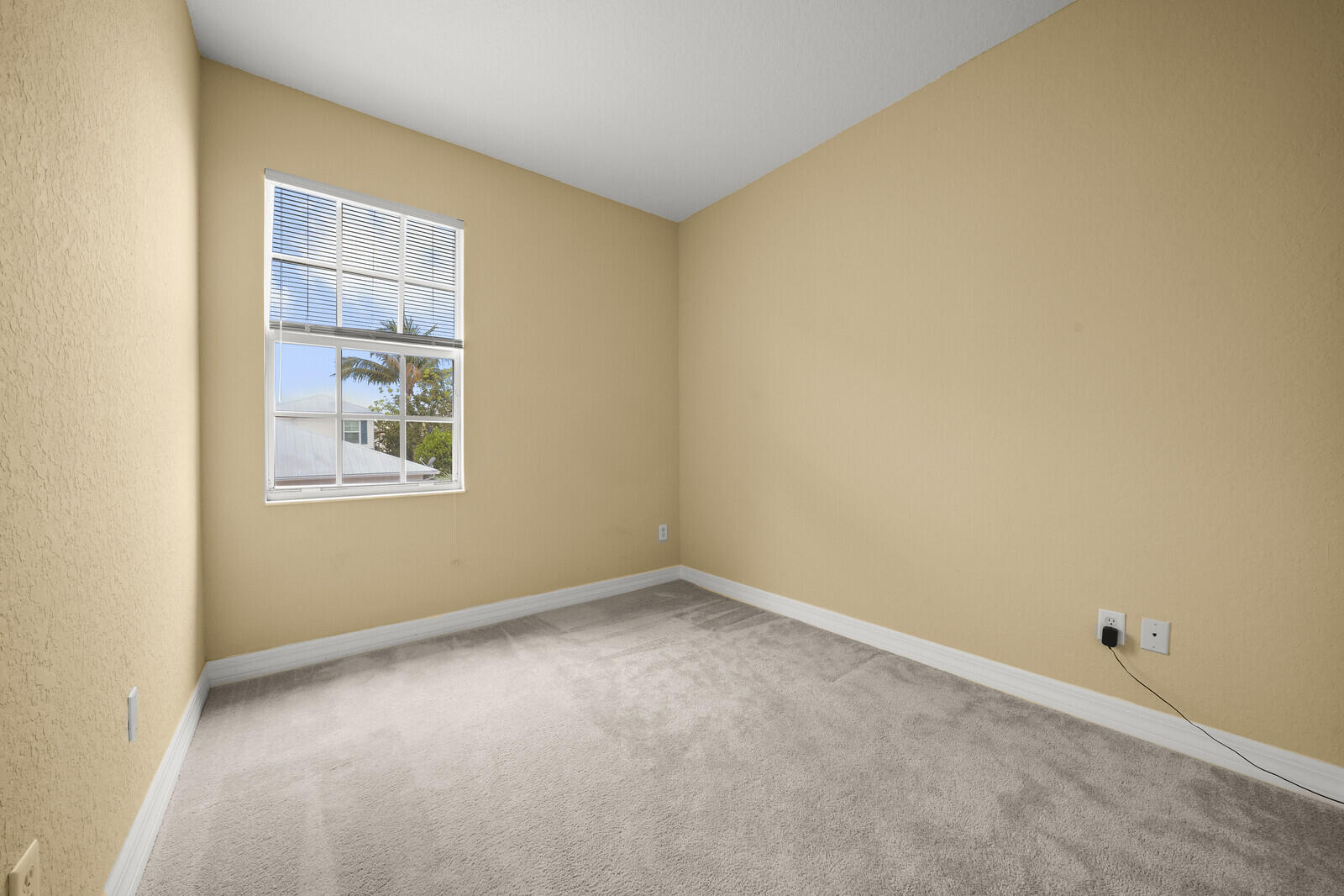 174 W Thatch Palm Circle