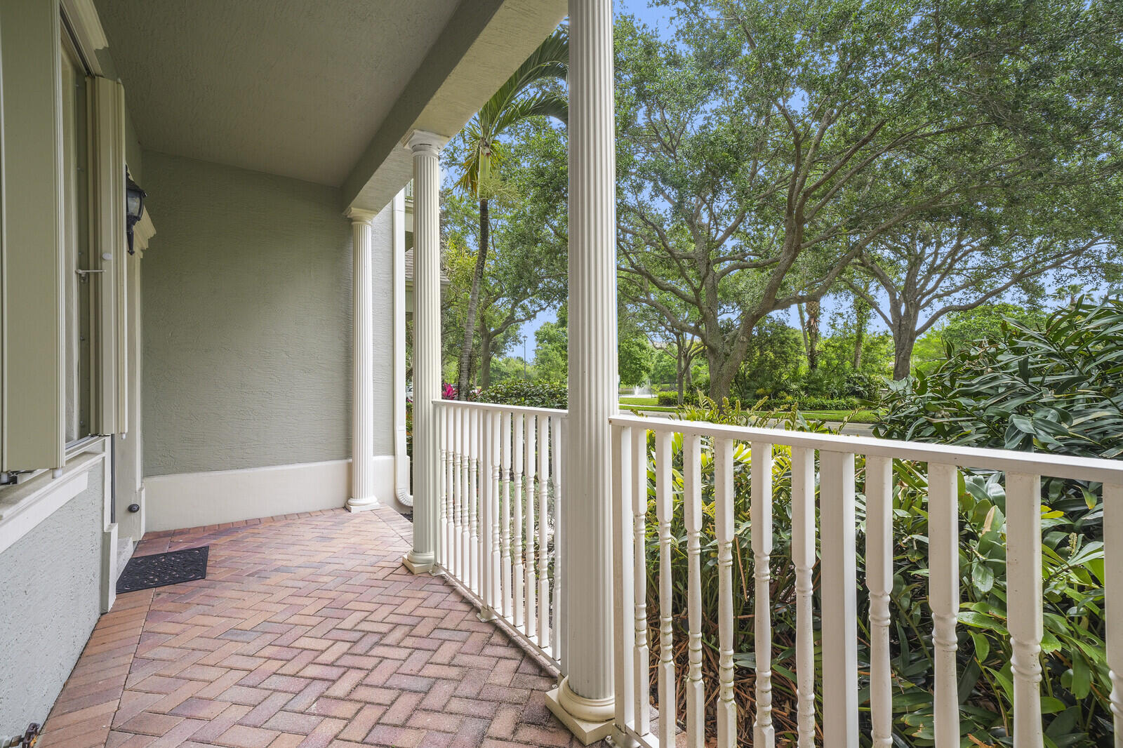 174 W Thatch Palm Circle