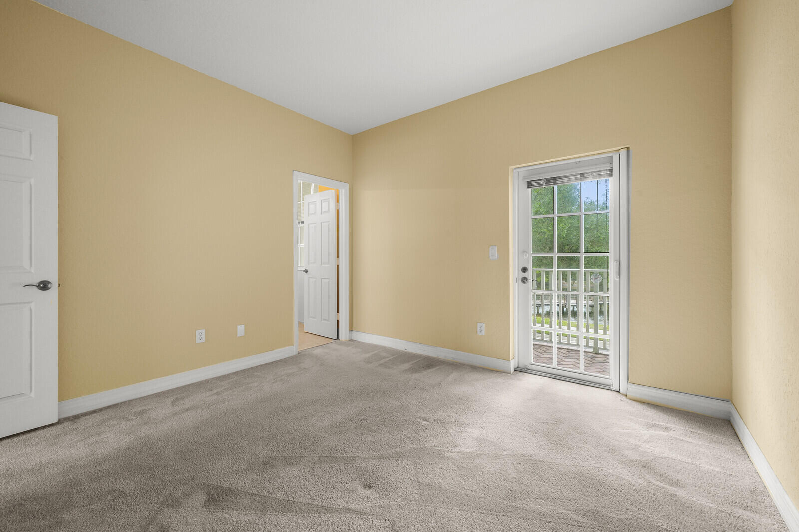 174 W Thatch Palm Circle