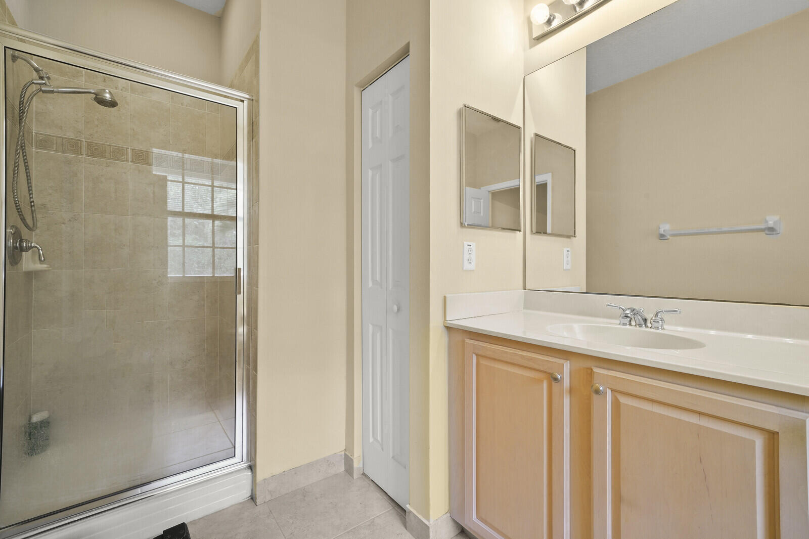 174 W Thatch Palm Circle