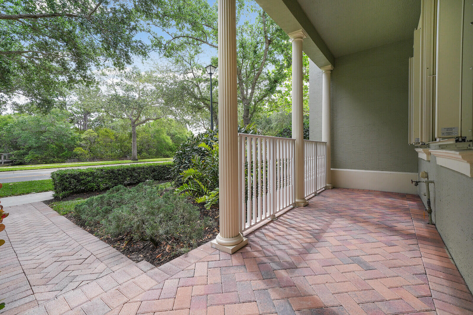 174 W Thatch Palm Circle