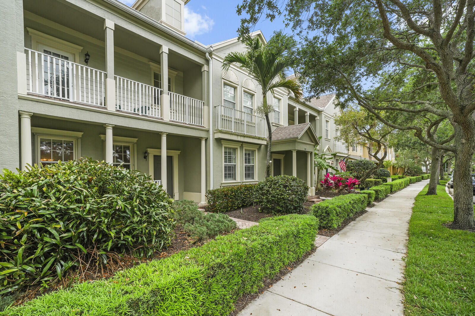 174 W Thatch Palm Circle