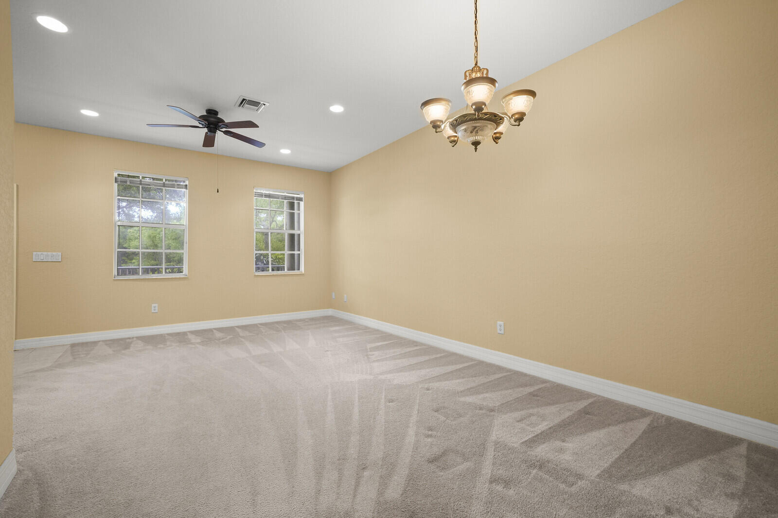 174 W Thatch Palm Circle