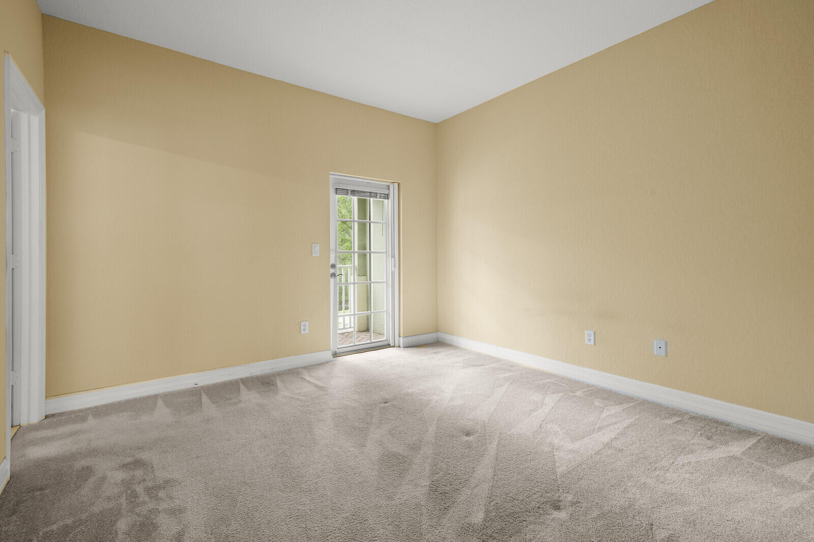 174 W Thatch Palm Circle