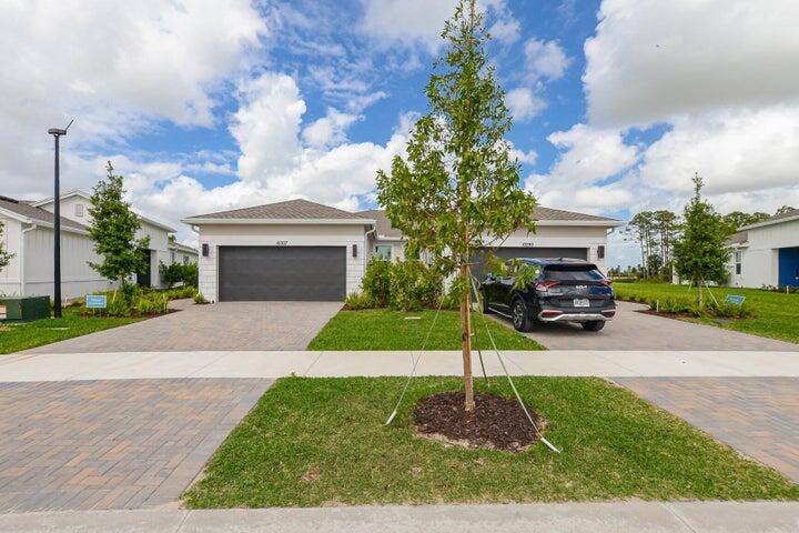 10307 NW Dreamweaver Road, Port St. Lucie
