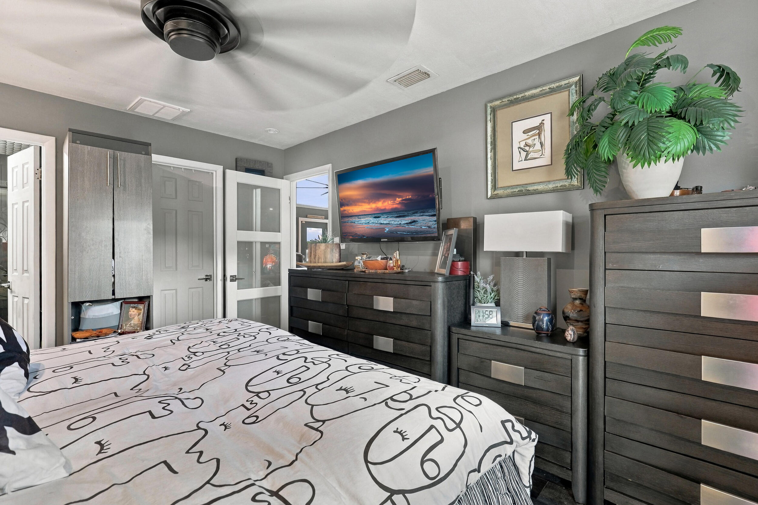 562 SW Eyerly Avenue, Port St. Lucie