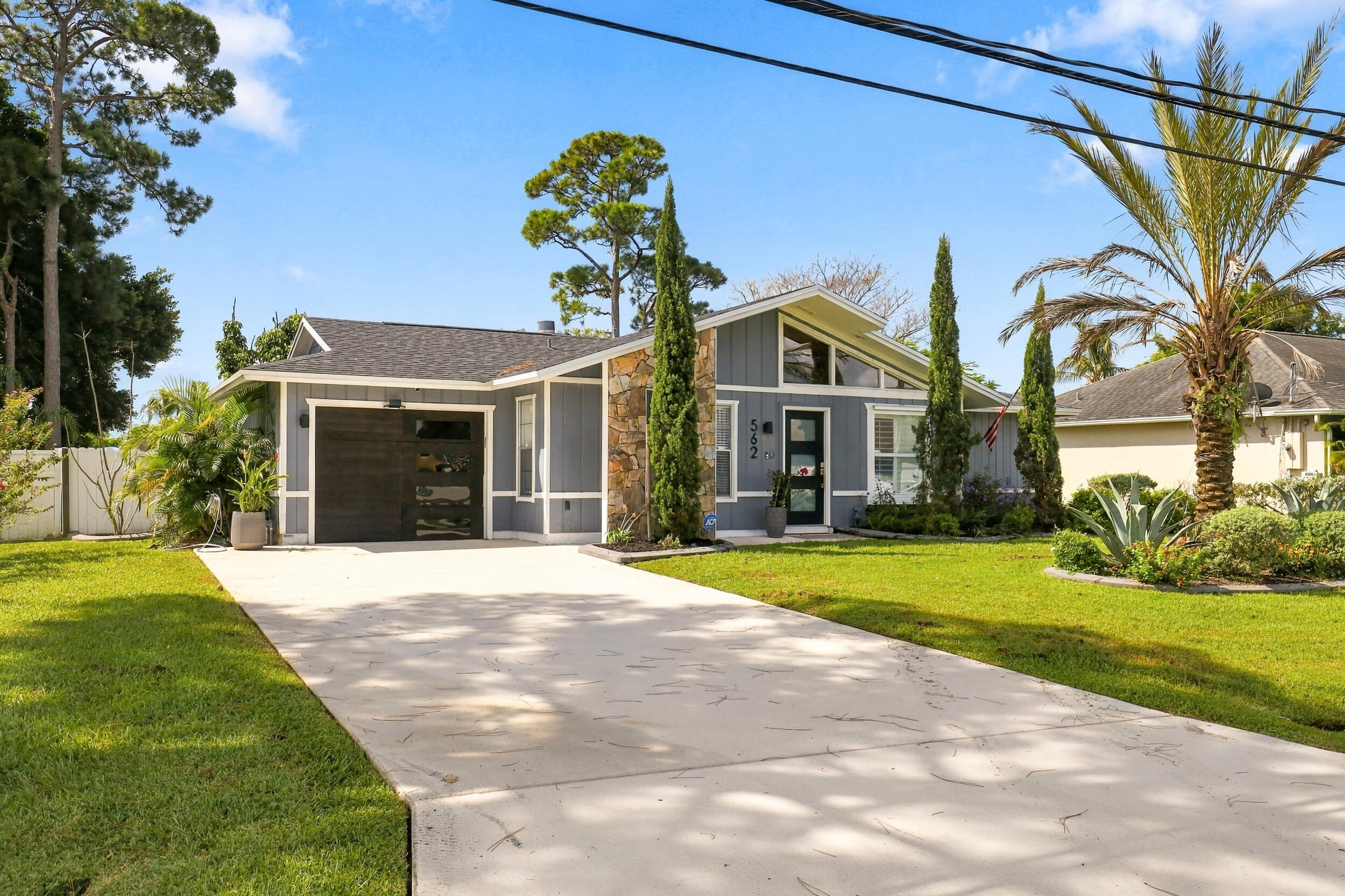 562 SW Eyerly Avenue, Port St. Lucie