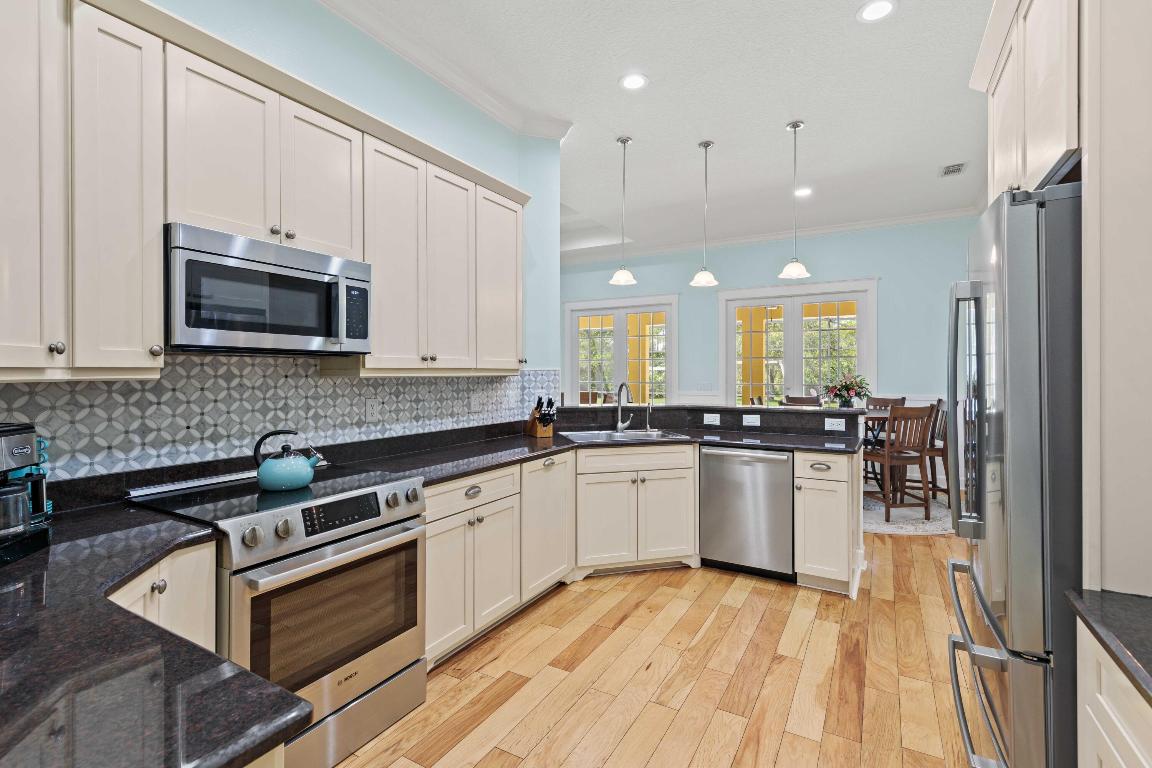 7900 Saddlebrook Drive