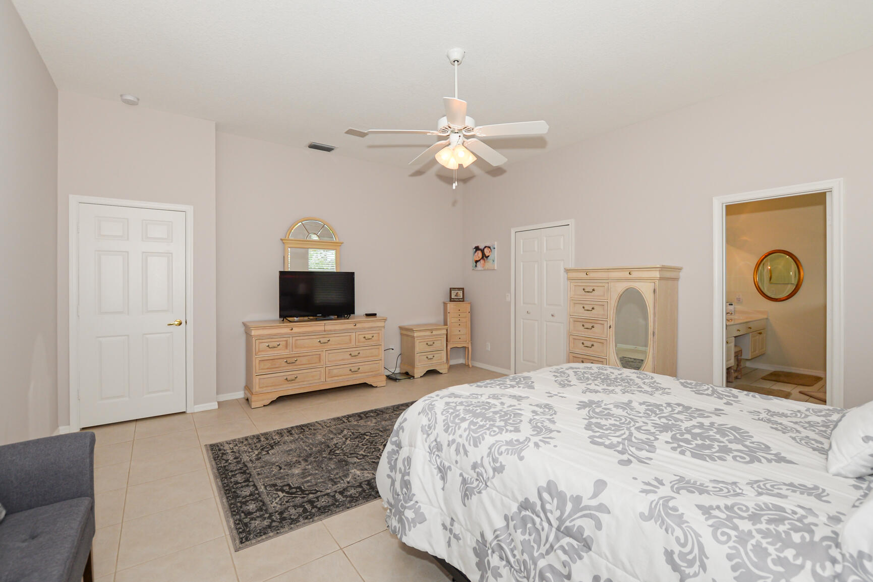 585 NW Lambrusco Drive