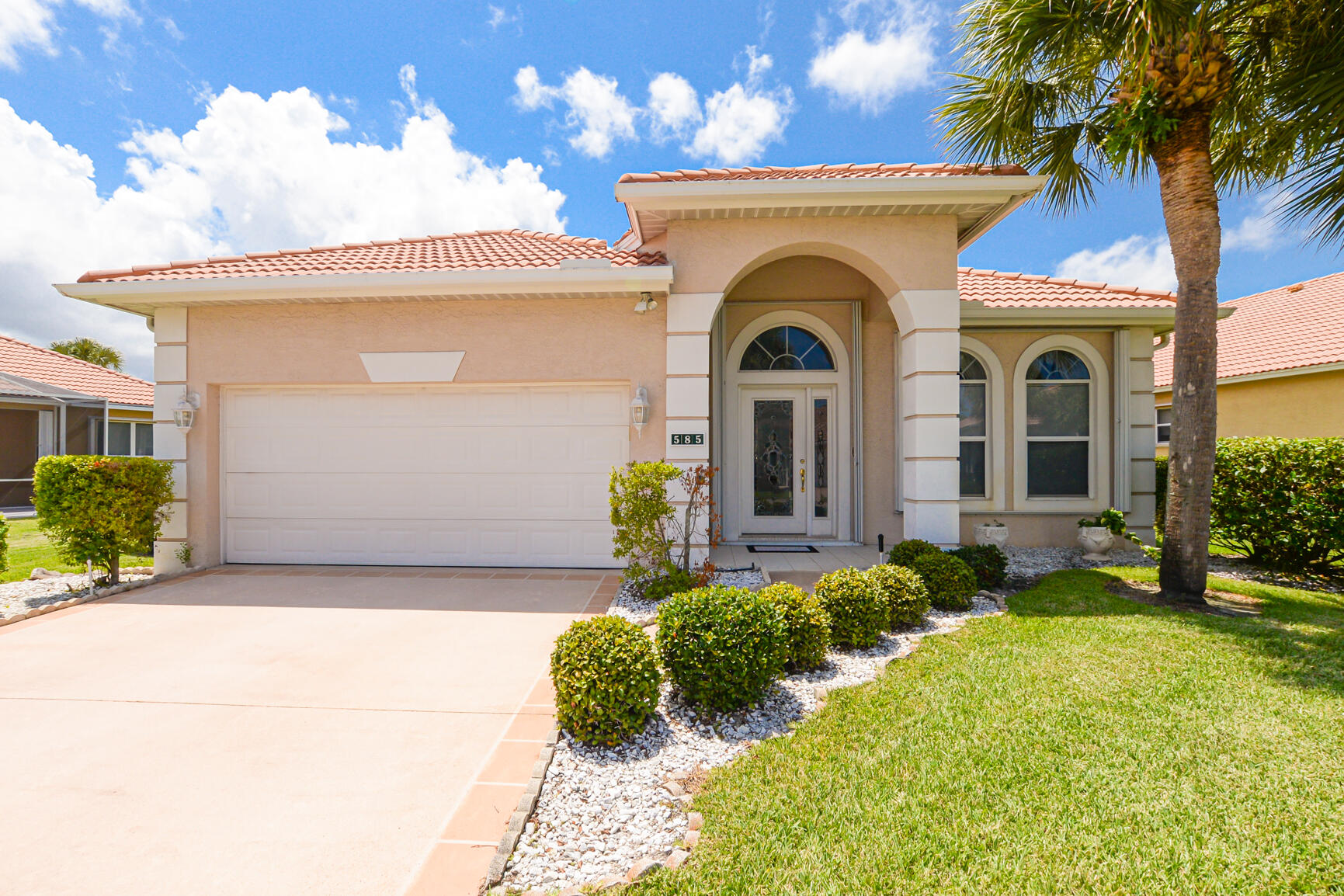 585 NW Lambrusco Drive