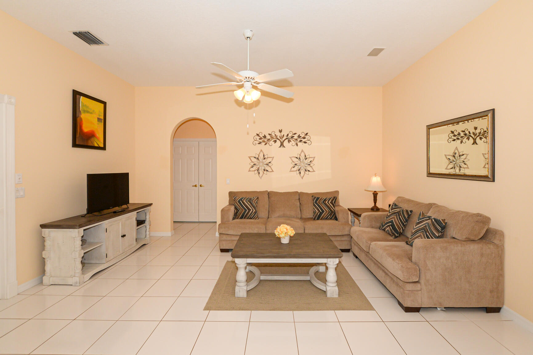 585 NW Lambrusco Drive
