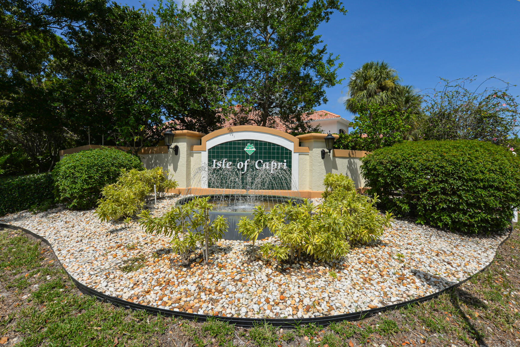 585 NW Lambrusco Drive