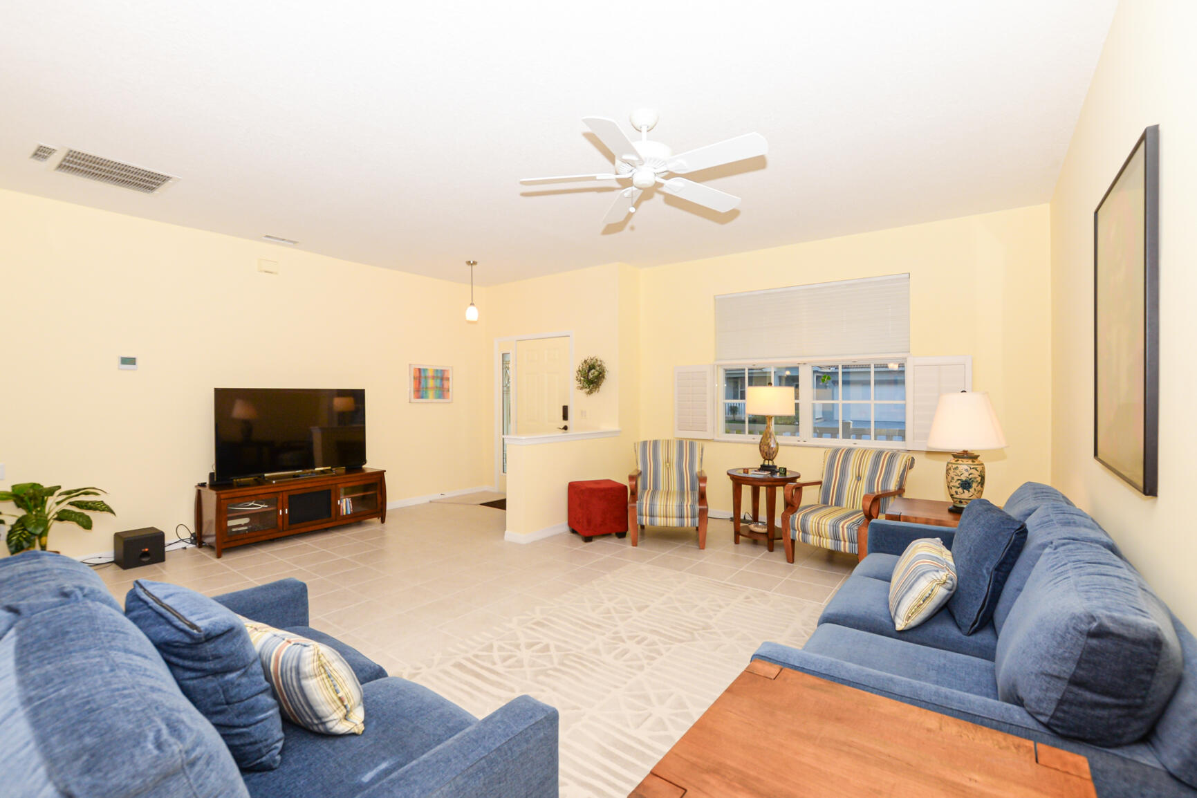 864 NW Sarria Court