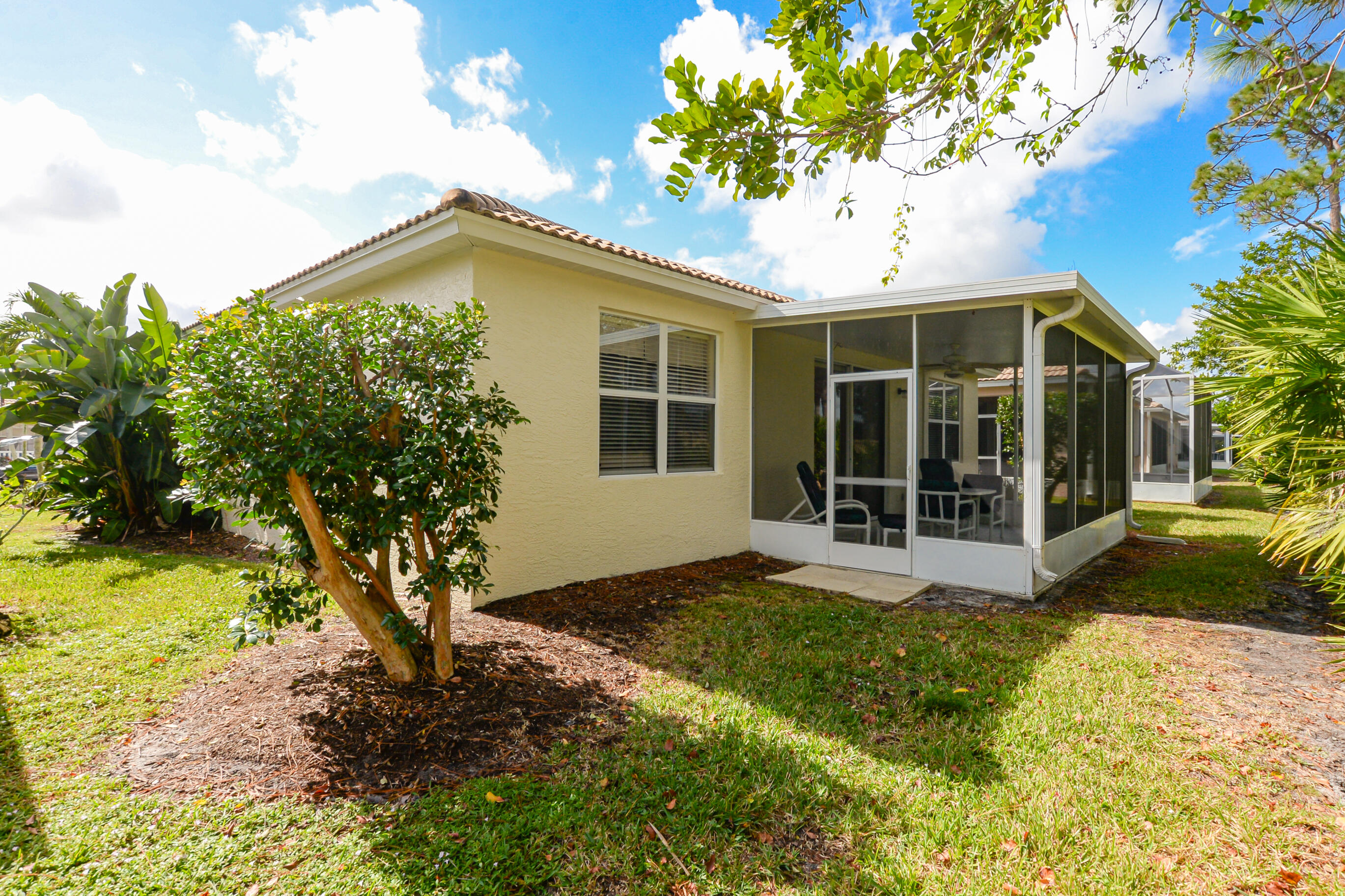 864 NW Sarria Court