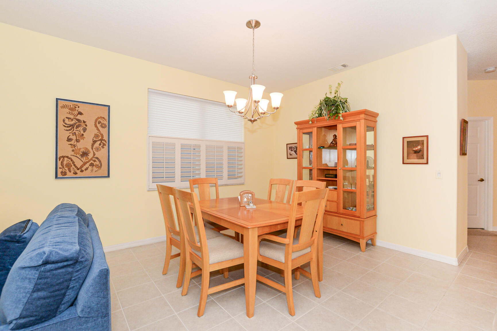 864 NW Sarria Court