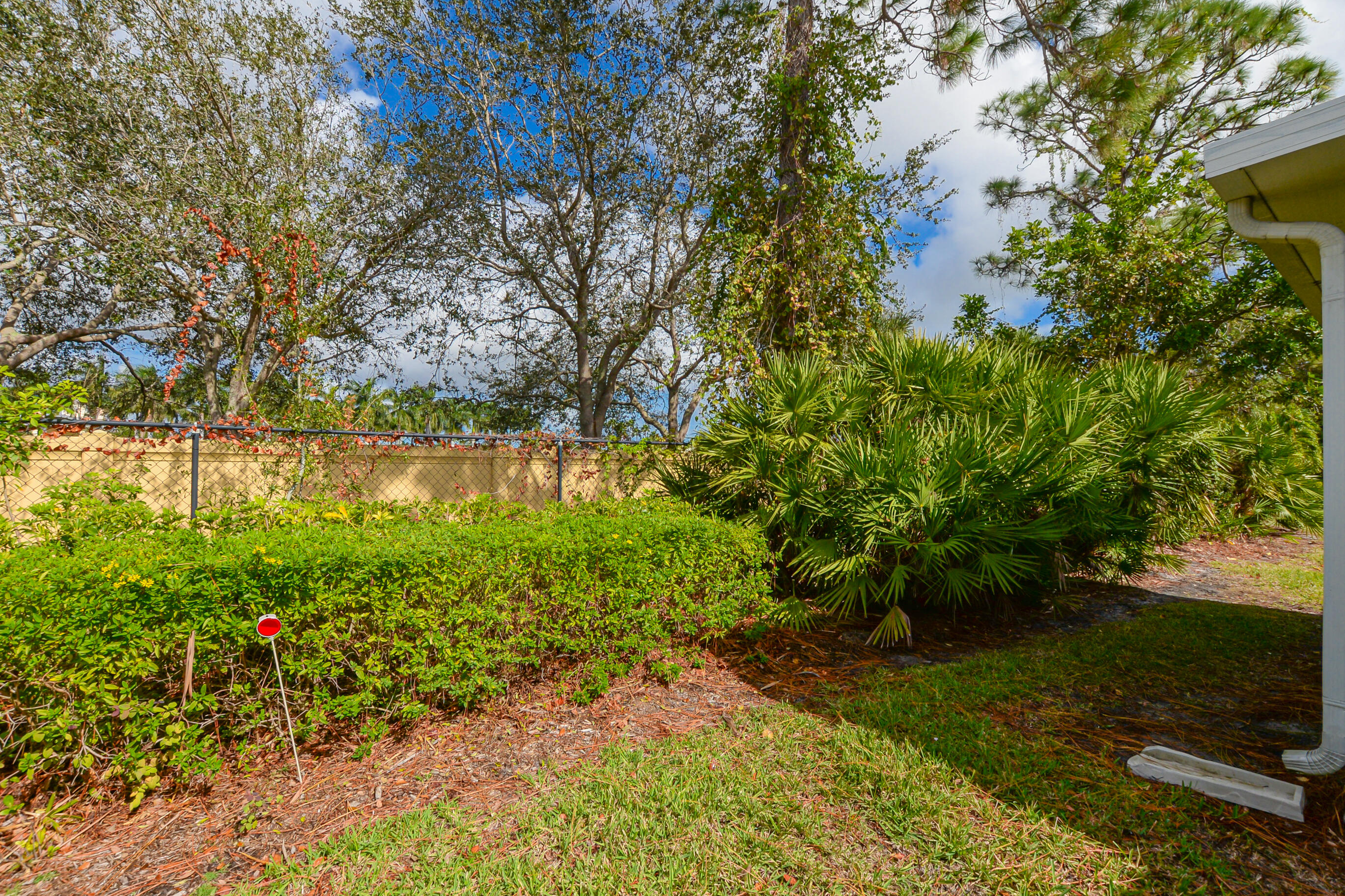 864 NW Sarria Court