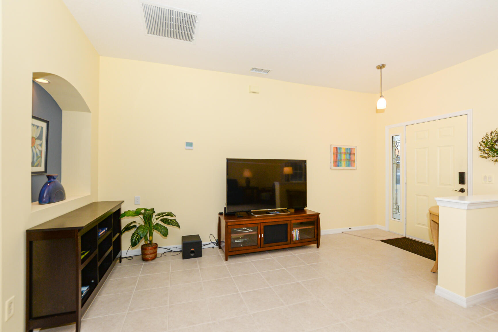 864 NW Sarria Court