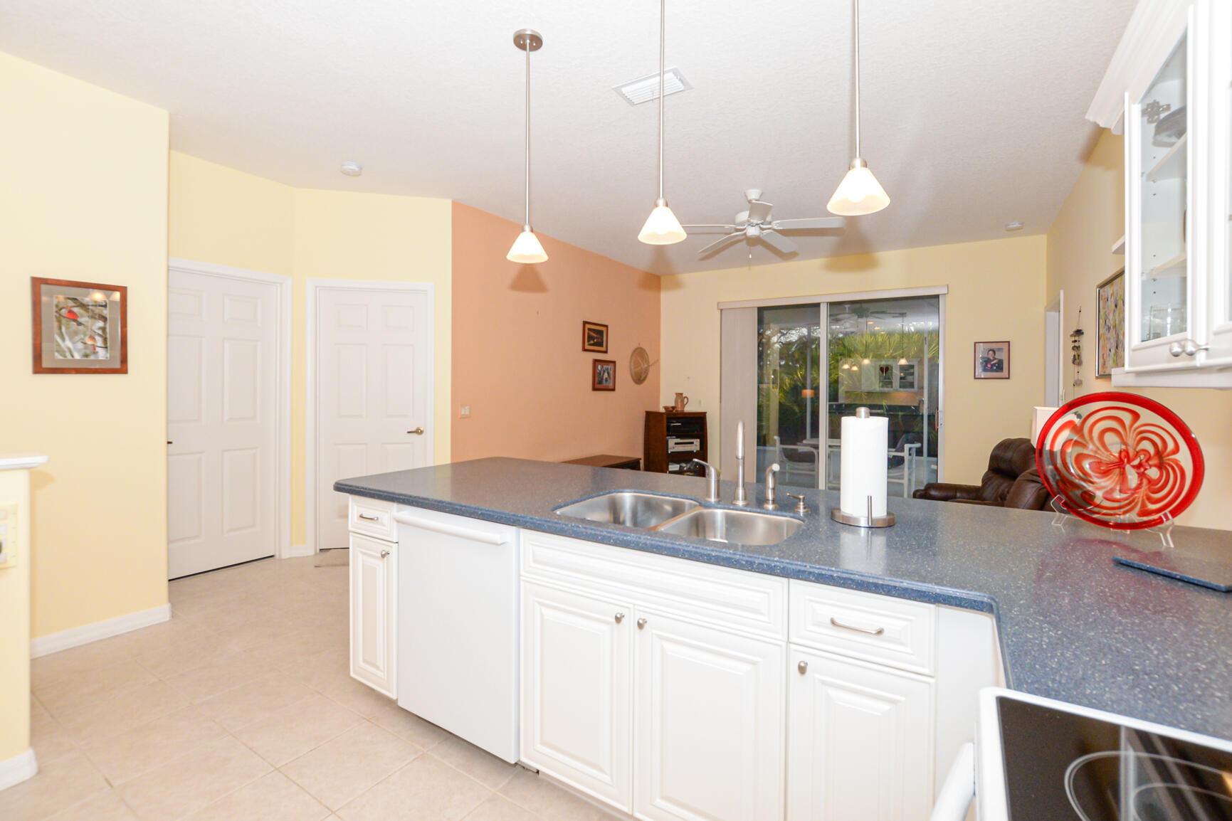 864 NW Sarria Court
