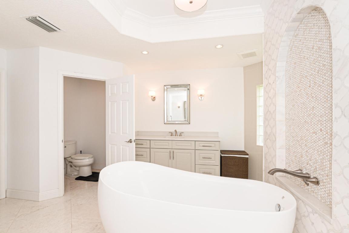 7951 Plantation Lakes Drive