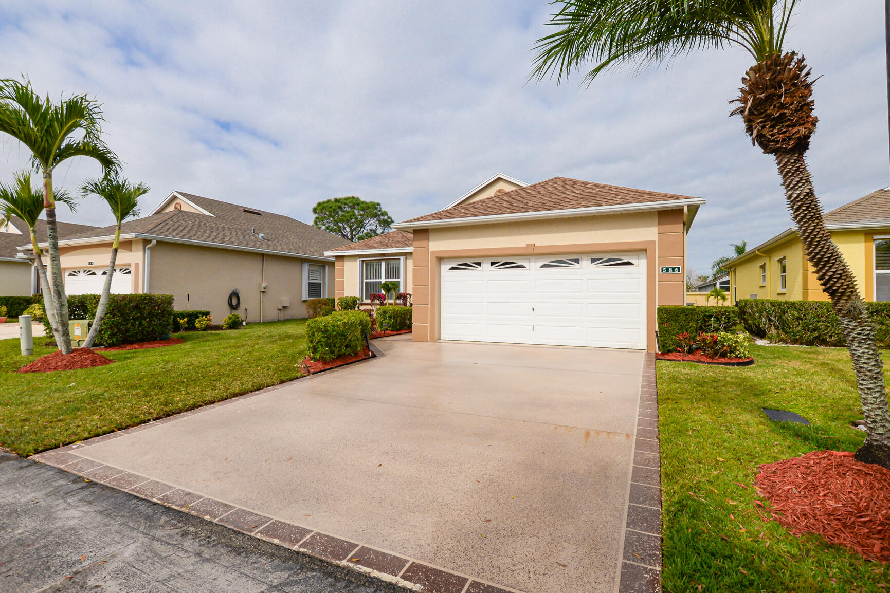 586 NW Cortina Lane