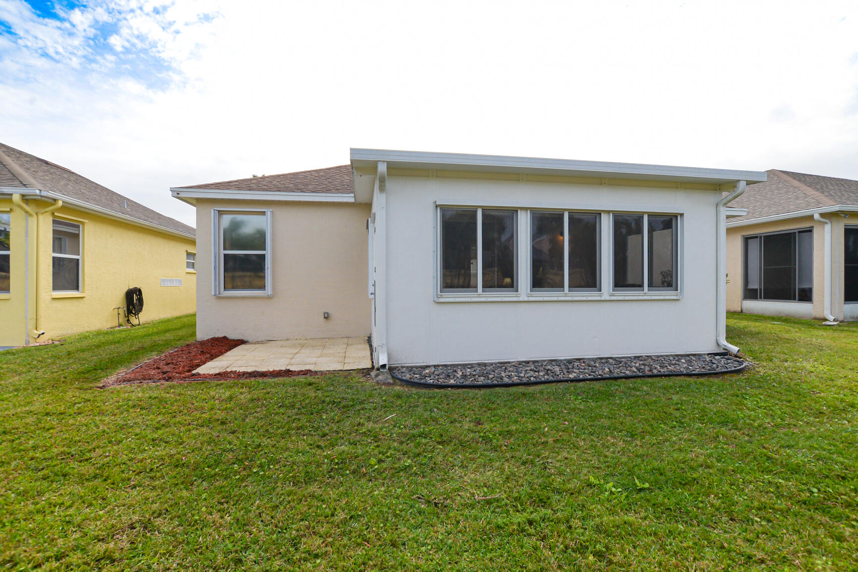 586 NW Cortina Lane