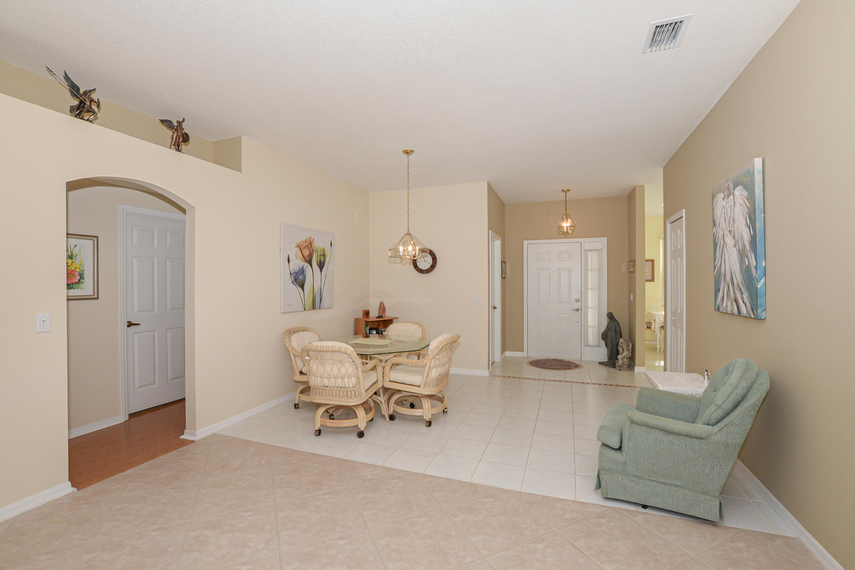 586 NW Cortina Lane