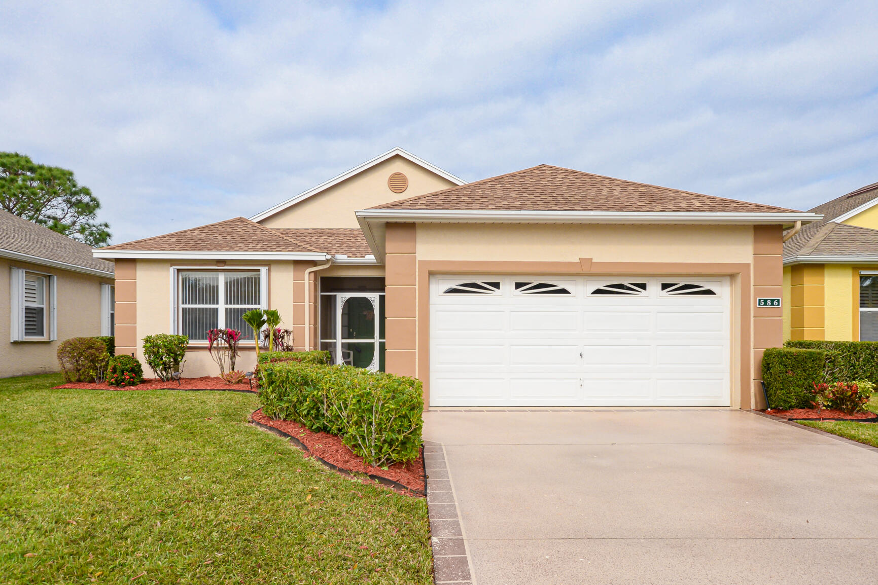 586 NW Cortina Lane